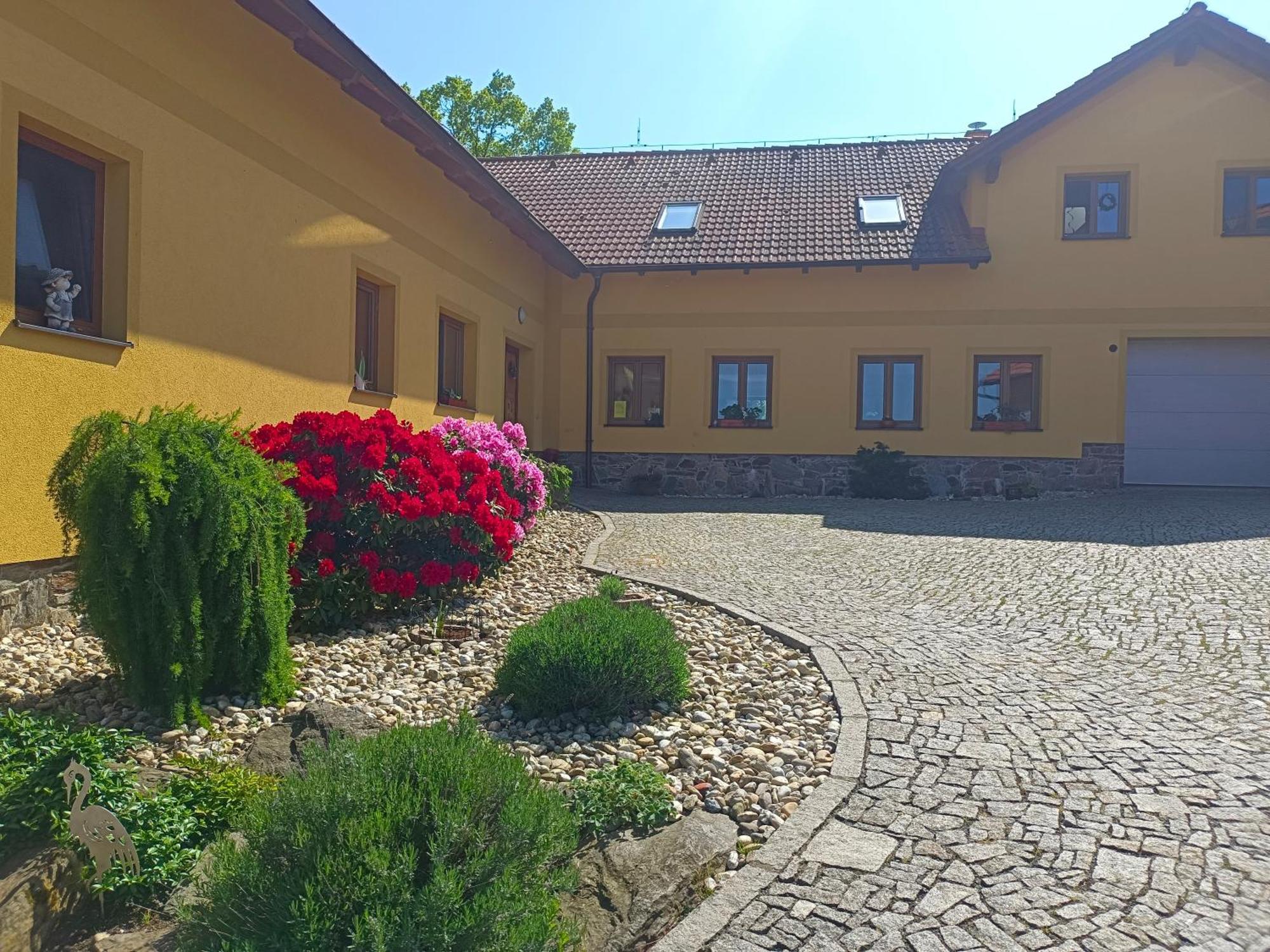 Podvesky Mlyn Hotel Tlumacov Exterior photo